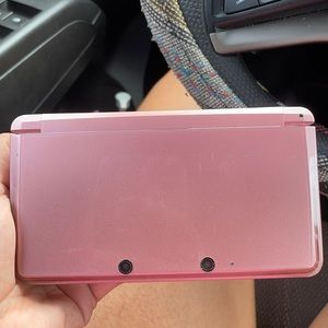 3DS in brand new condition WITH mario cart 7